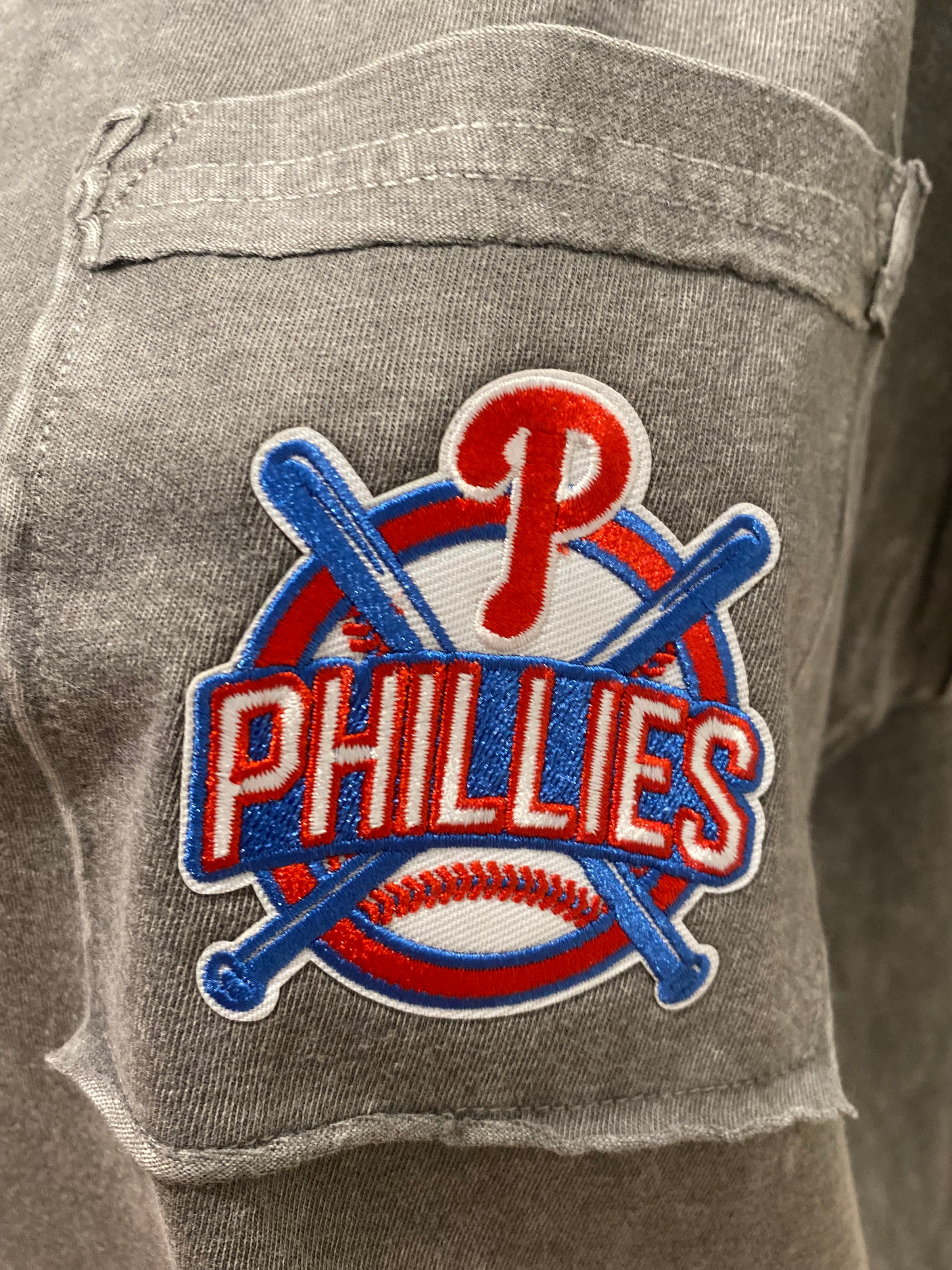 Phillies Patch Halo Snow Washed Pocket Tee
