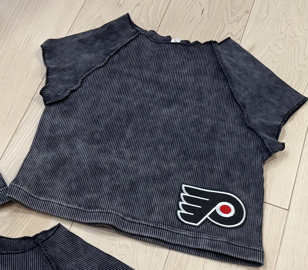 Flyers Patch Ribbed Crop Tee