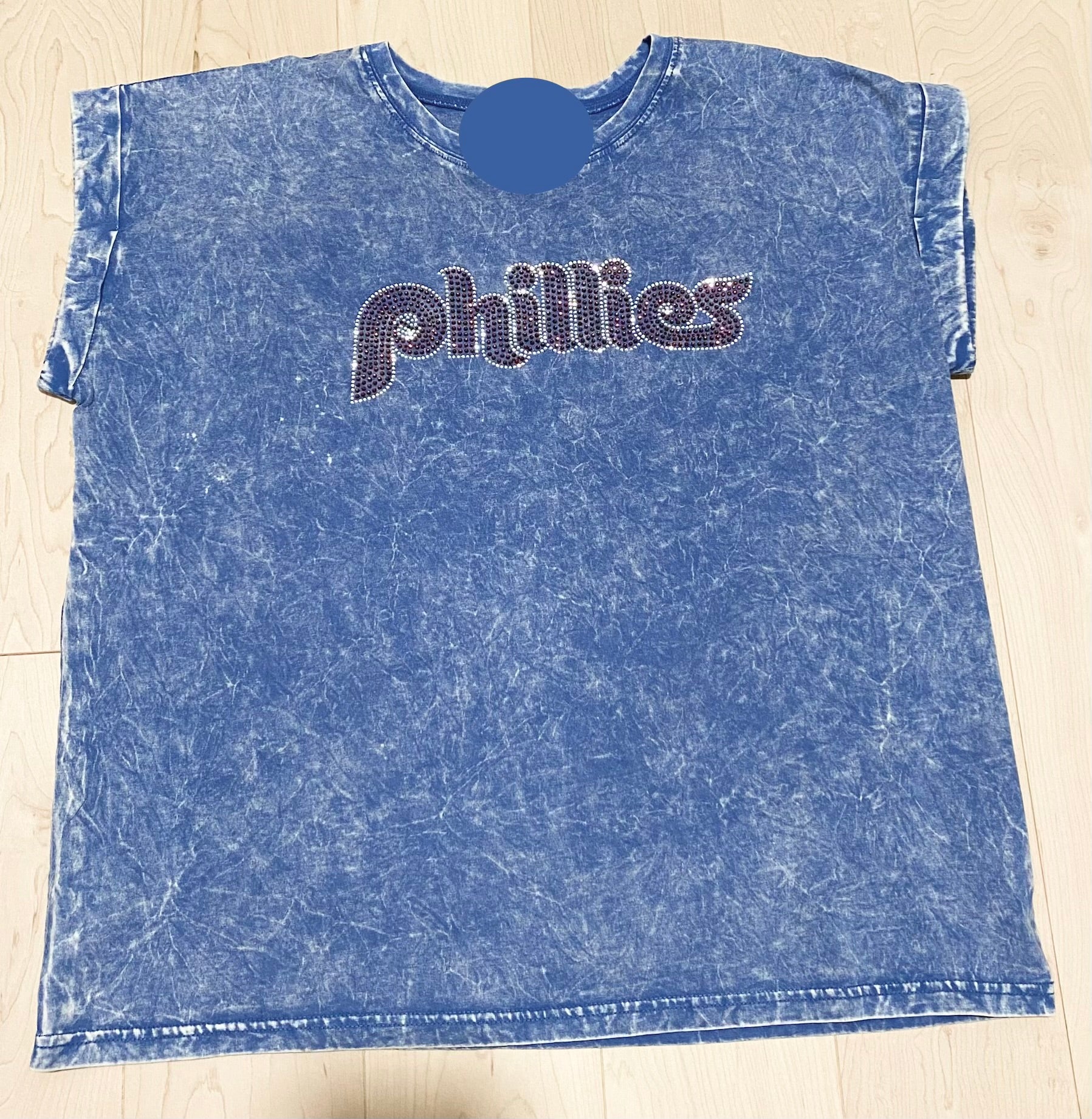 Phillies Burgundy Logo Bling Acid Washed T-Shirt